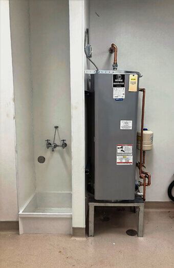 https://plumbercraigie.com.au/uploads/2025/06/hot-water-257755.jpg