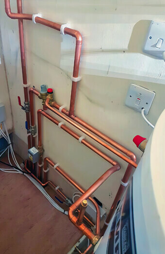 https://plumbercraigie.com.au/uploads/2025/06/hot-water-301986.jpg