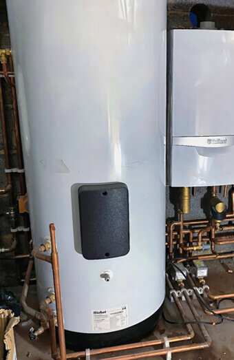 https://plumbercraigie.com.au/uploads/2025/06/hot-water-410504.jpg