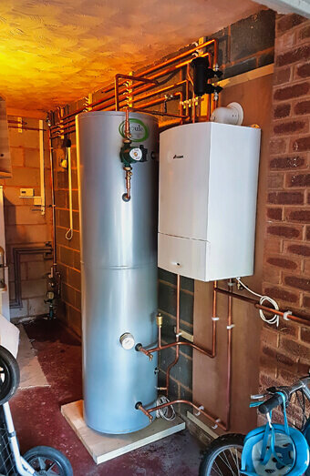 https://plumbercraigie.com.au/uploads/2025/06/hot-water-684599.jpg